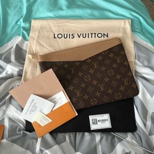Louis Vuitton Daily Pouch - Sesame